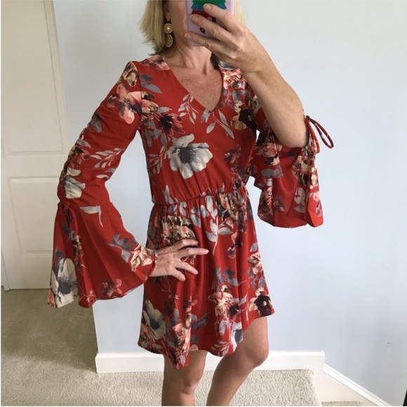 Floral Bell Sleeve Mini Dress - Picture 4 of 7
